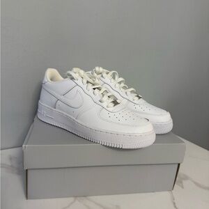 Nike Air Force 1 White Leather Shoes 7Y (8.5W)